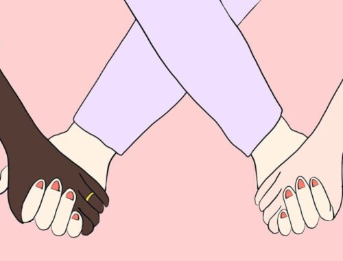 personas entrelazando manos representando relación abierta